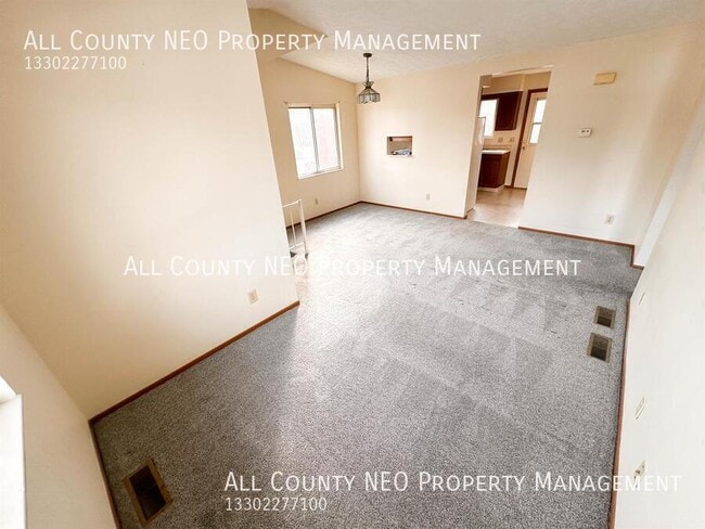 Building Photo - 217 Plum St N