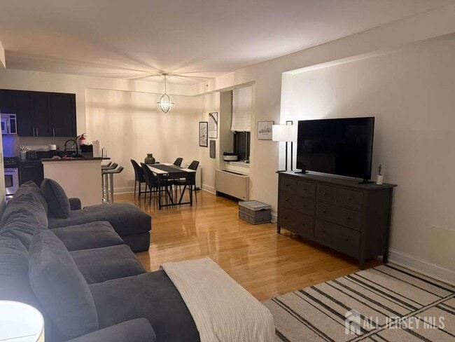 Building Photo - 1 Spring St