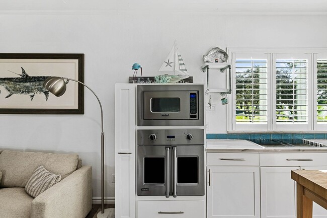 Building Photo - Charming 1BR plus bonus room, 2 full bath ...