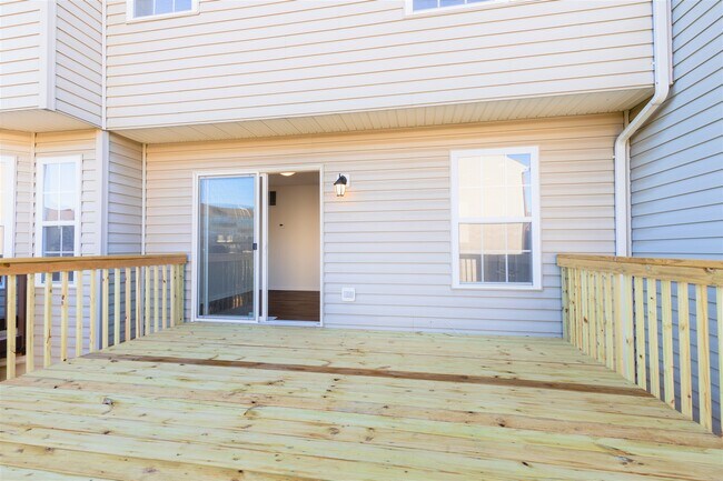 Walkout Deck - 2039 Mardic Dr