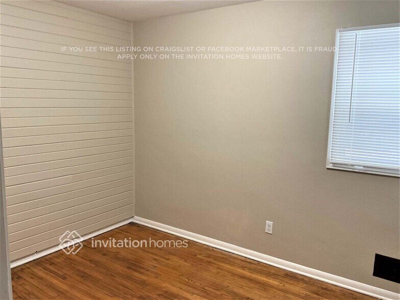 Building Photo - 875 Iroquois Ave