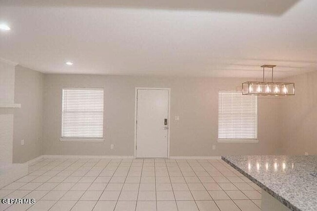 Building Photo - 727 Arredondo Dr