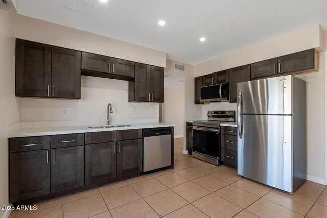 Building Photo - 9822 W Silver Bell Dr