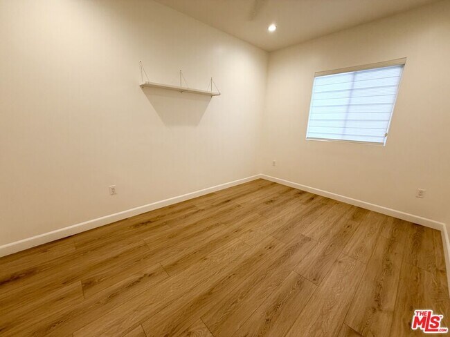 Building Photo - 816 N McCadden Pl