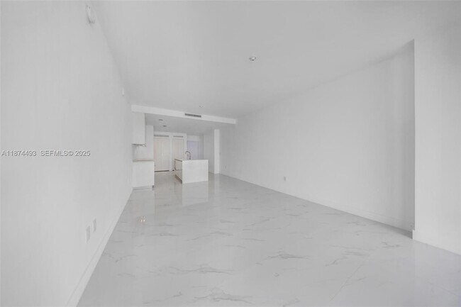 Building Photo - 700 NE 24th St