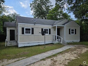 Building Photo - Three Bedroom Ranch Home