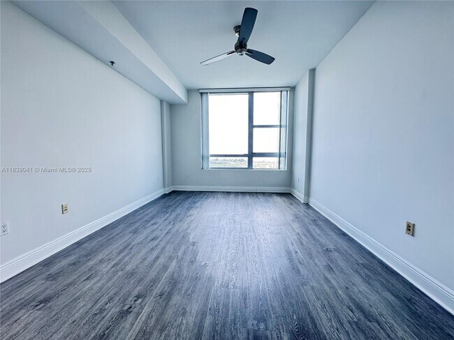 Building Photo - 2641 N Flamingo Rd