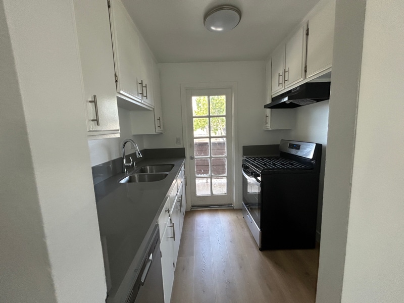 Building Photo - 924 Gaviota Ave