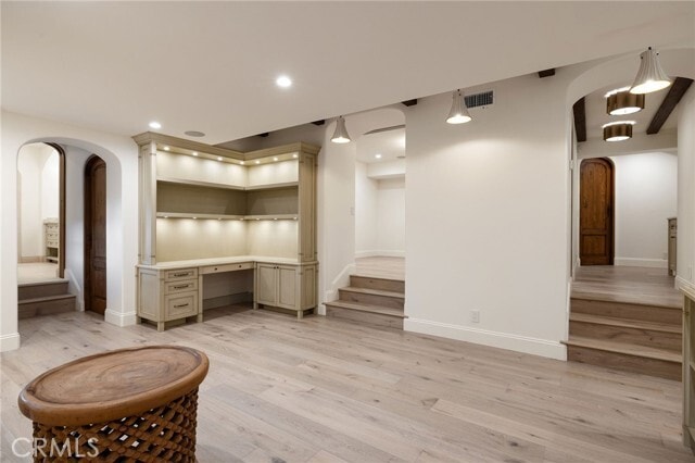 Building Photo - 1302 Skyline Dr