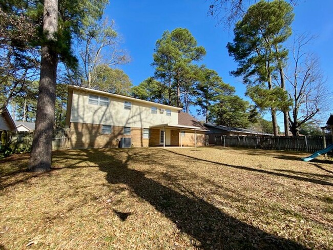 Building Photo - Beautiful 4 Bedroom 2 Bath 2 Story Home in...