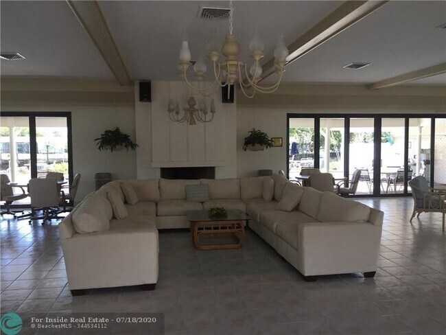 Building Photo - 170 Cypress Club Dr