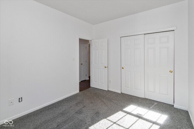 Building Photo - 10276 Lakeland Dr