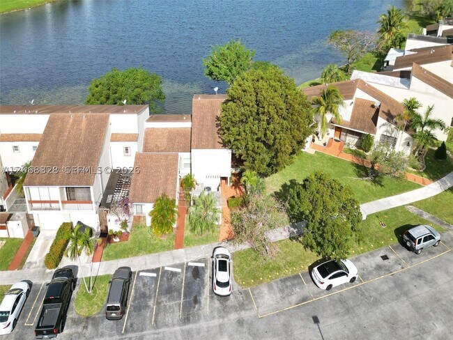 Building Photo - 9139 Fontainebleau Blvd