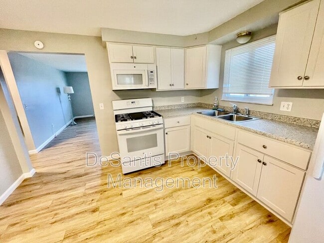 Building Photo - 3272 Ridge Rd Ext