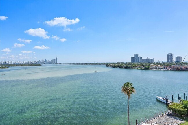 Building Photo - 10350 W Bay Harbor Dr
