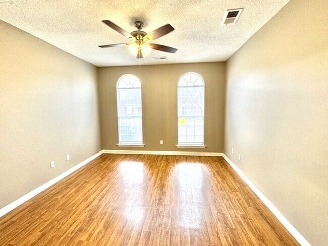 Building Photo - Now Leasing a 4-bedroom 2.5 bath home in Cordova off of Macon and Houston Levee