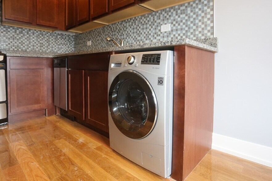 Building Photo - 555 W Arlington Pl