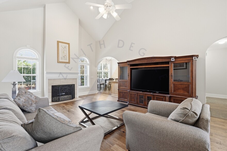 Building Photo - 245 Club Gate