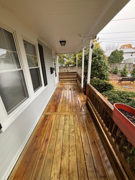 Building Photo - 697 Willett Ave