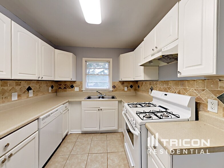 Building Photo - 4956 Sweet Valley Rd SW
