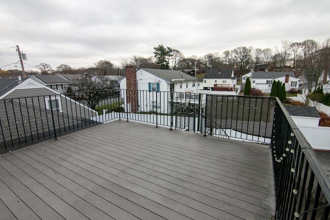 Building Photo - 118 Vine St