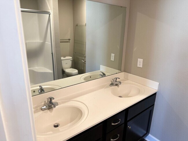 Building Photo - 3 Bed Townhome in Grain Valley