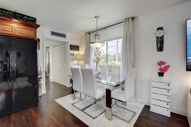 Building Photo - 123 Saxony Trail