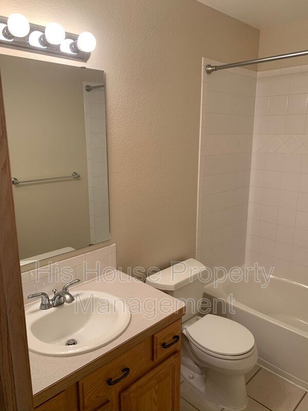 Building Photo - 208 Whitney Bay