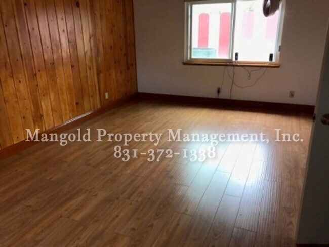 Building Photo - Studio Apartment Located In Upper Seaside
