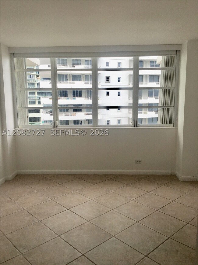 Building Photo - 1408 Brickell Bay Dr