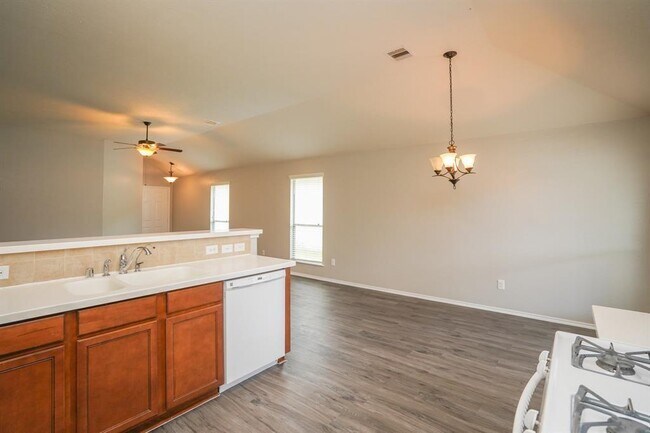 Building Photo - 7907 Flowing Oak Ln