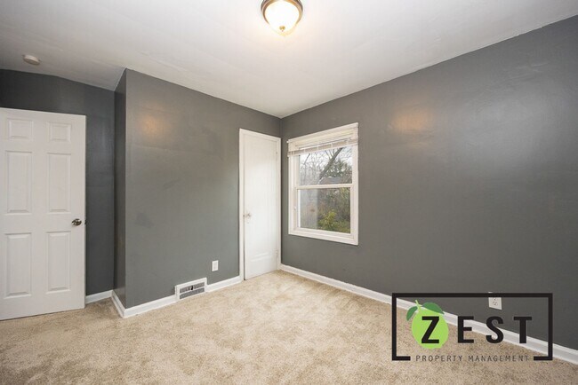 Building Photo - Beautiful 3 bedroom 1 Bath OPEN HOUSE 11/26 2PM-2:30PM