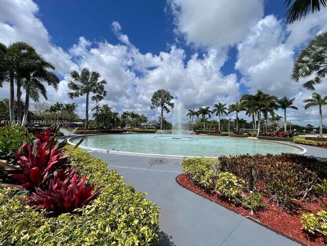 Building Photo - 49 Brighton B