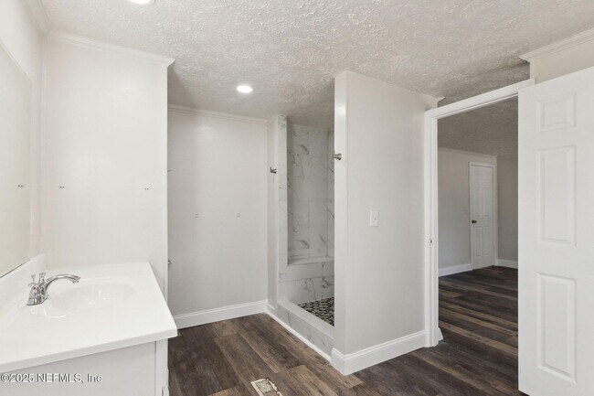 Building Photo - 97119 Diamond St