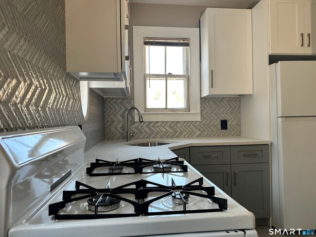 Building Photo - 1537 Chapel St