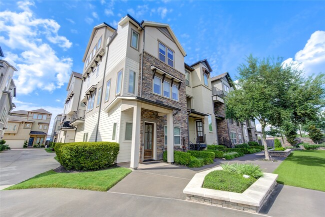 Building Photo - 2661 Fountain Key Blvd