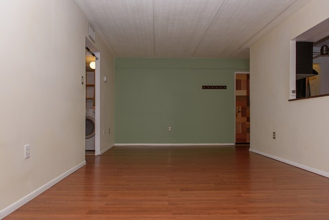 Building Photo - 280 Bridgewater Rd