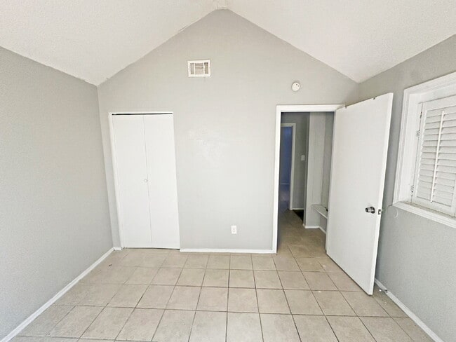 Building Photo - 7508 Oak Chase