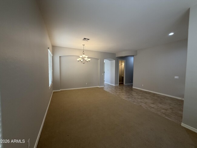 Building Photo - 2417 E Iris Dr