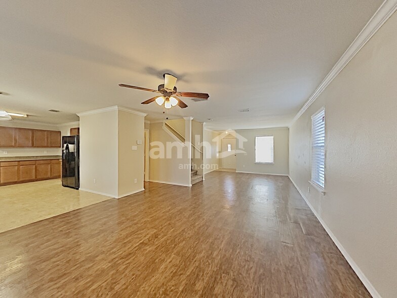 Building Photo - 5839 Sherbrooke Oak