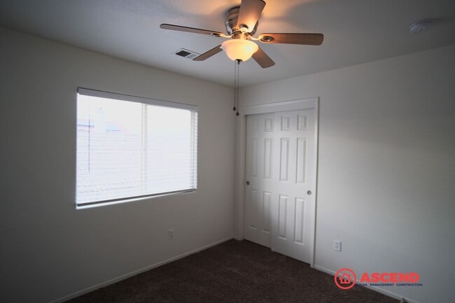 Building Photo - Move-in Ready 2 Story Home in Desirable Neighborhood!