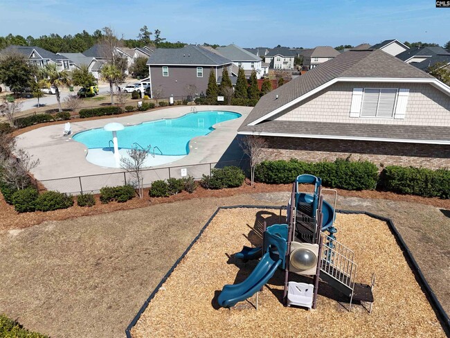 Building Photo - 819 Queenshire Ln