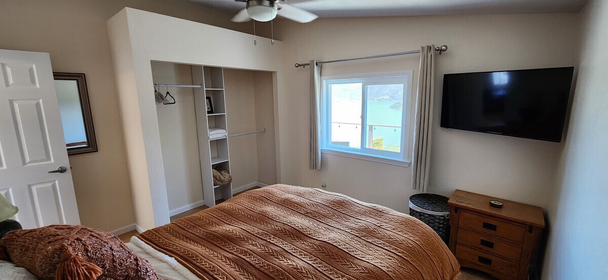 Queen Room with TV and View - 2844 Marina View Dr