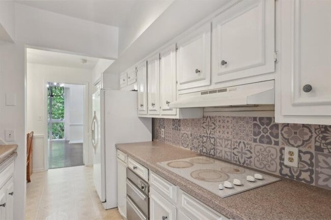 Building Photo - 49 Willow Glen NE