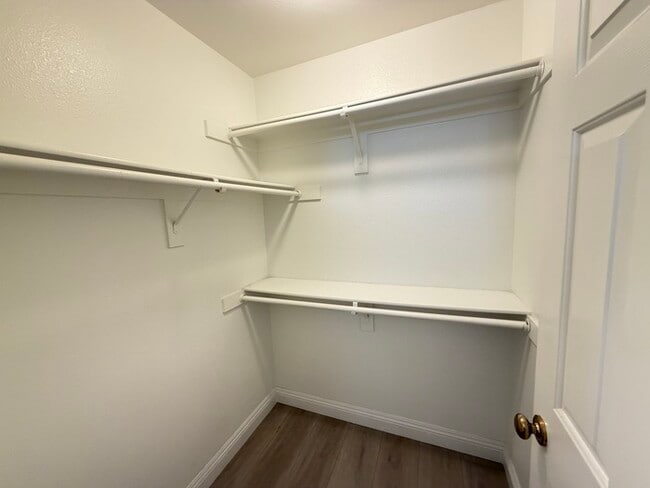 Building Photo - Carry Over Showing: This property has been shown before and will be rented to the first most qual...