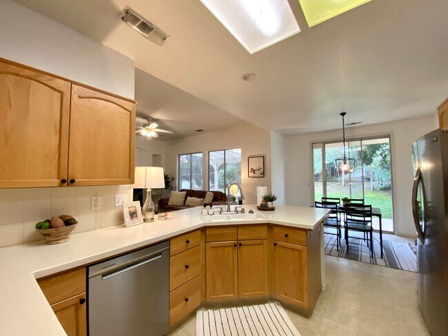 Building Photo - $2,450 Beautiful 3 Bedroom Home In  The Qu...
