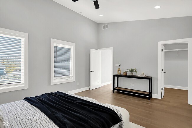 Building Photo - 816 East 21st St