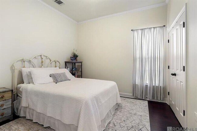 Building Photo - 4 Bedroom House  House in Gated Community| Community Pool  & Gym