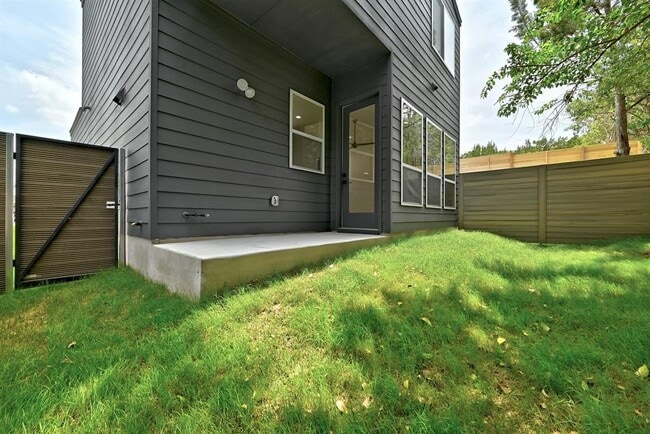 Building Photo - 2308 Maxwell Ln