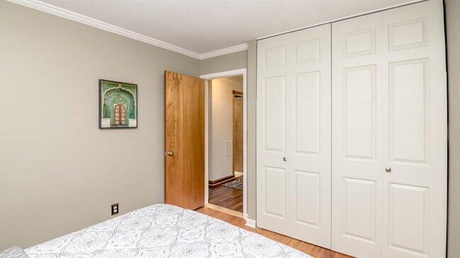 Building Photo - 406 Manor Dr